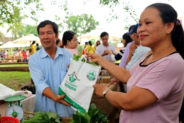 Lần đầu tiên tổ chức chợ phiên “thân thiện môi trường”