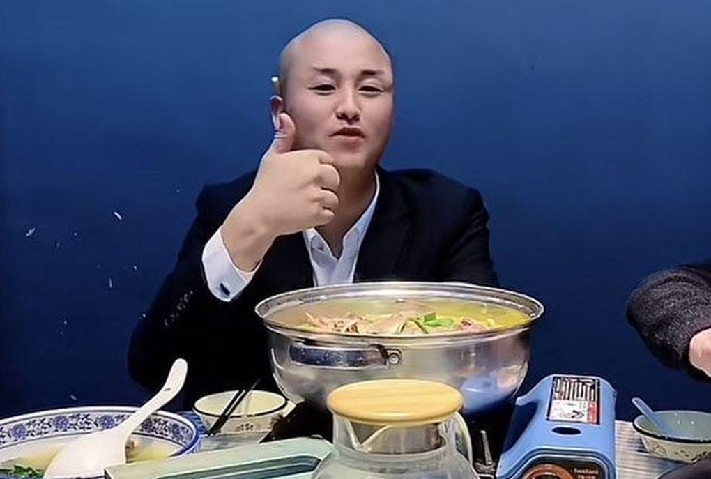 Uống 2 lít rượu câu view trên livestream, anh chàng tử vong trong đêm - 1 Uống 2 lít rượu câu view trên livestream, anh chàng tử vong trong đêm - 1