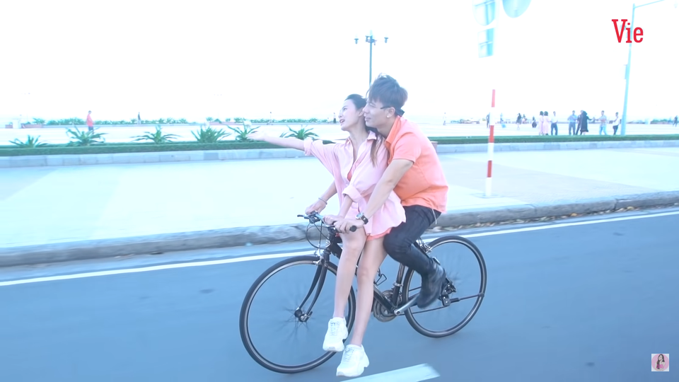 Midu: Nếu không phải là bạn thân sẽ xiêu lòng trước Trần Anh Huy - 6 Midu: Nếu không phải là bạn thân sẽ xiêu lòng trước Trần Anh Huy - 6