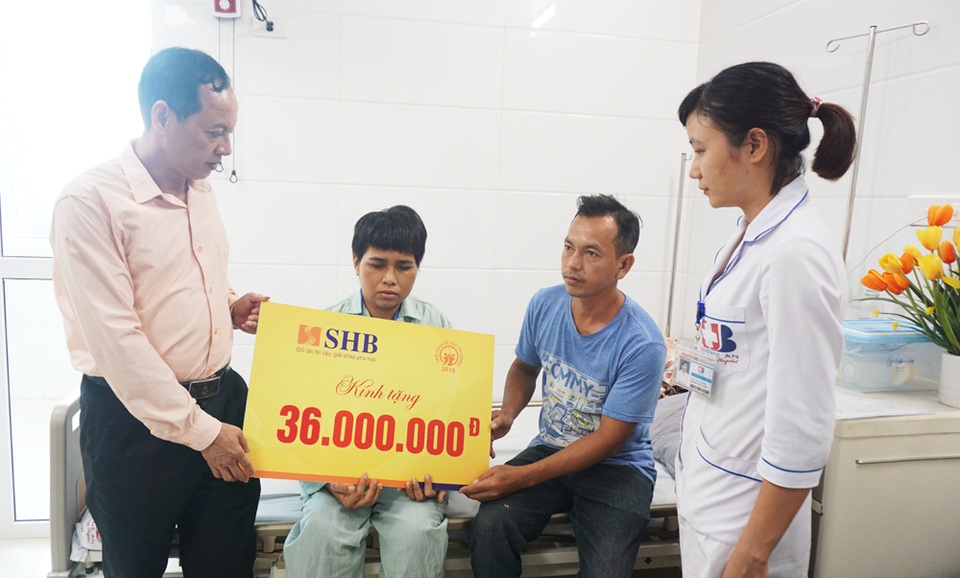 Bạn đọc Dân trí giúp đỡ người mẹ mù cận kề cái chết gần 100 triệu đồng - 1 Bạn đọc Dân trí giúp đỡ người mẹ mù cận kề cái chết gần 100 triệu đồng - 1