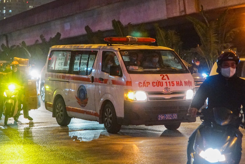 Xuyên đêm khám xét trụ sở Cục Đăng kiểm Việt Nam, xe cứu thương xuất hiện - 5 Xuyên đêm khám xét trụ sở Cục Đăng kiểm Việt Nam, xe cứu thương xuất hiện - 5