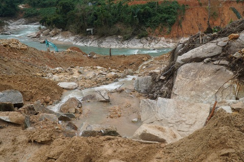 Tiếp tục tìm kiếm nạn nhân mất tích ở Rào Trăng 3