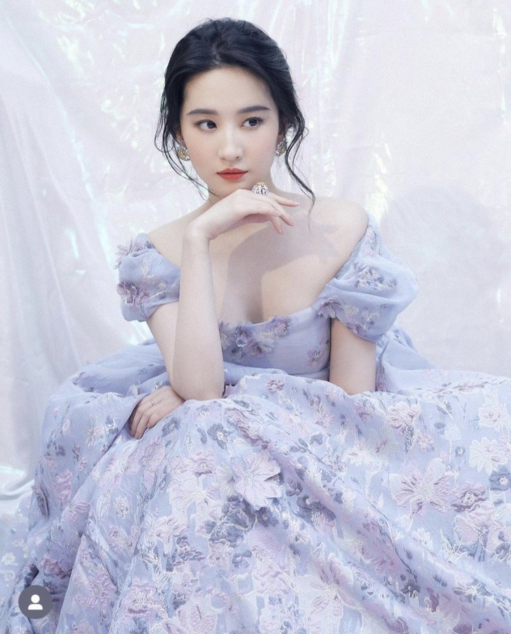 Đọ vẻ gợi cảm của 3 mỹ nhân tuổi Mão nổi nhất Hoa ngữ - 5