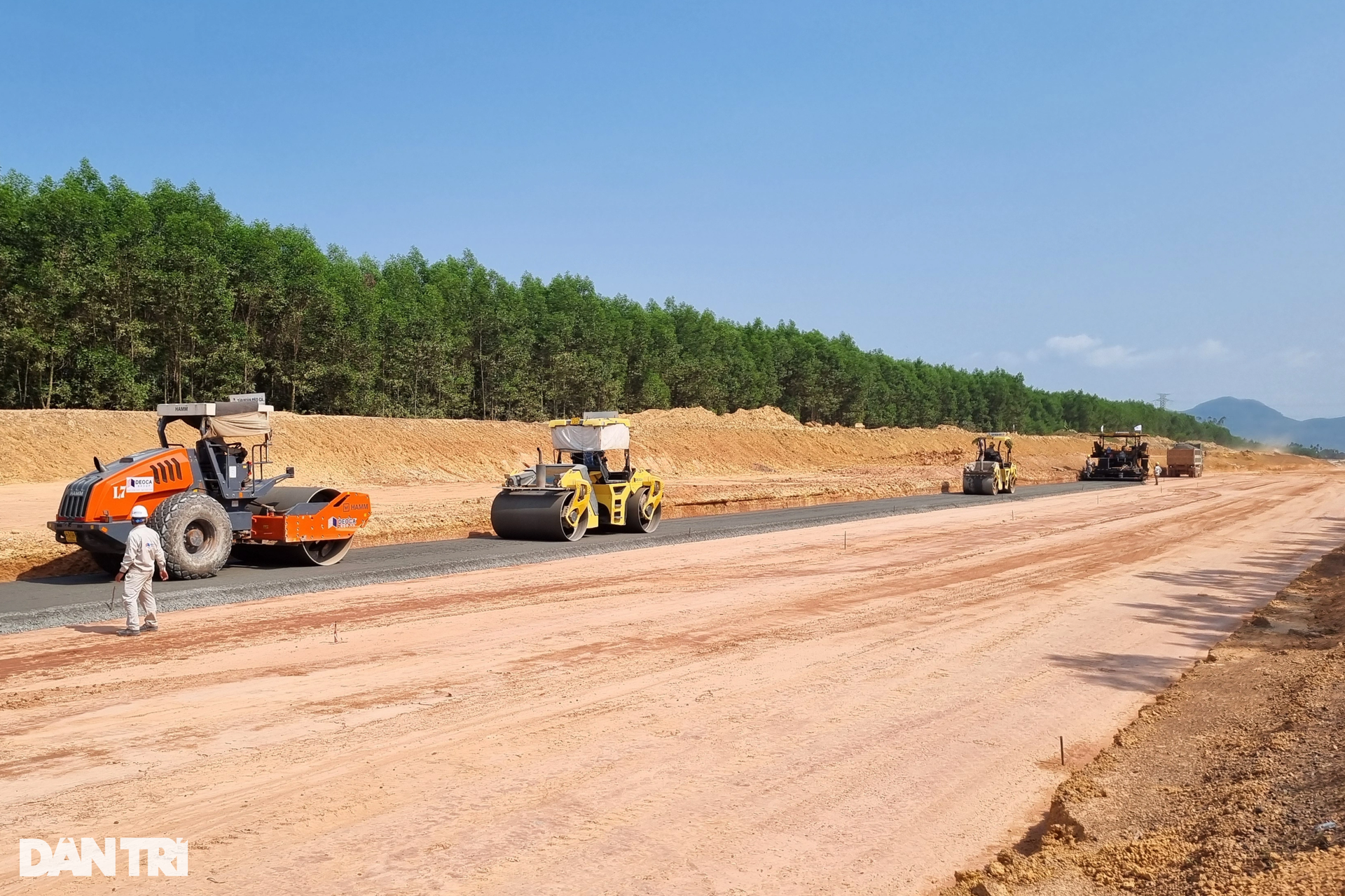 Thi công hầm lớn nhất cao tốc Bắc - Nam gặp khó vì địa chất yếu - 1