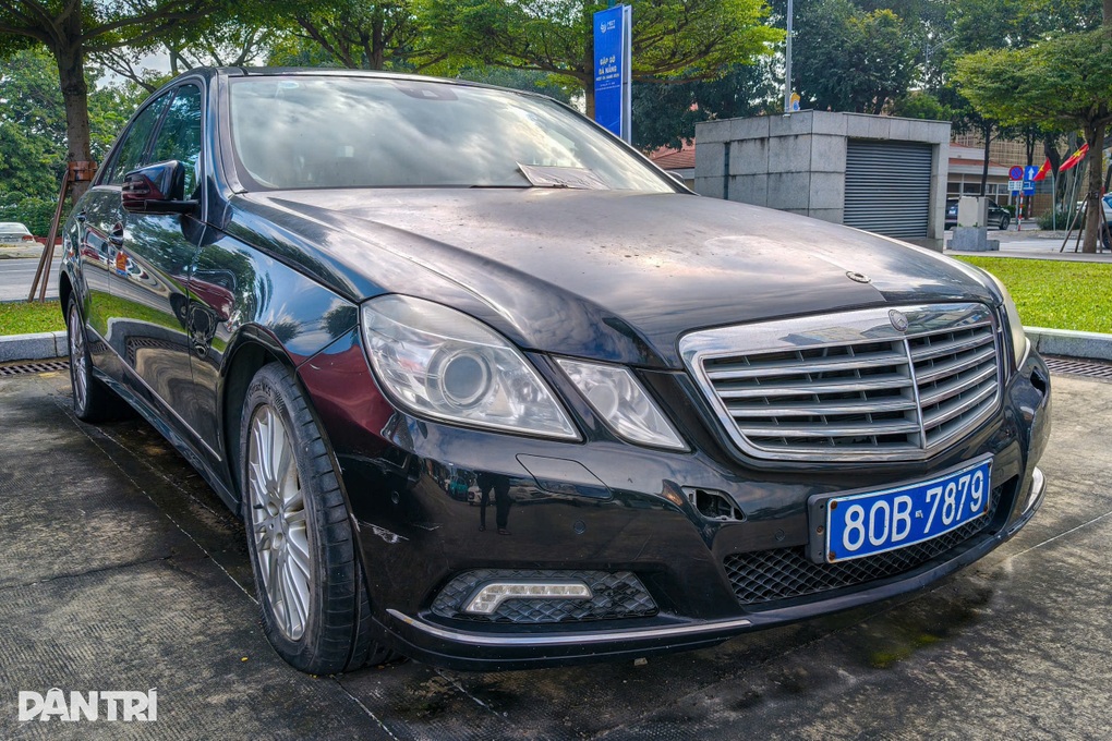 Xe công Mercedes-Benz của Đà Nẵng 4 lần đấu giá bất thành - 1