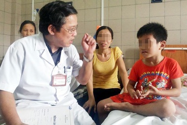 Con “lơ ngơ” sau khi được mẹ “vỗ béo” bằng thuốc cam