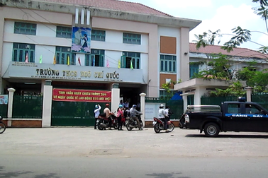 Bị đàn chị đánh hội đồng, nữ sinh lớp 6 dùng dao chống trả