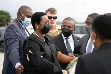 Vợ con Tổng thống Haiti sang Mỹ sau biến cố