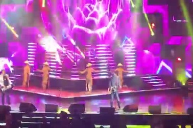 Ca khúc “Vietnamese Girls” đầy ấn tượng của Joy