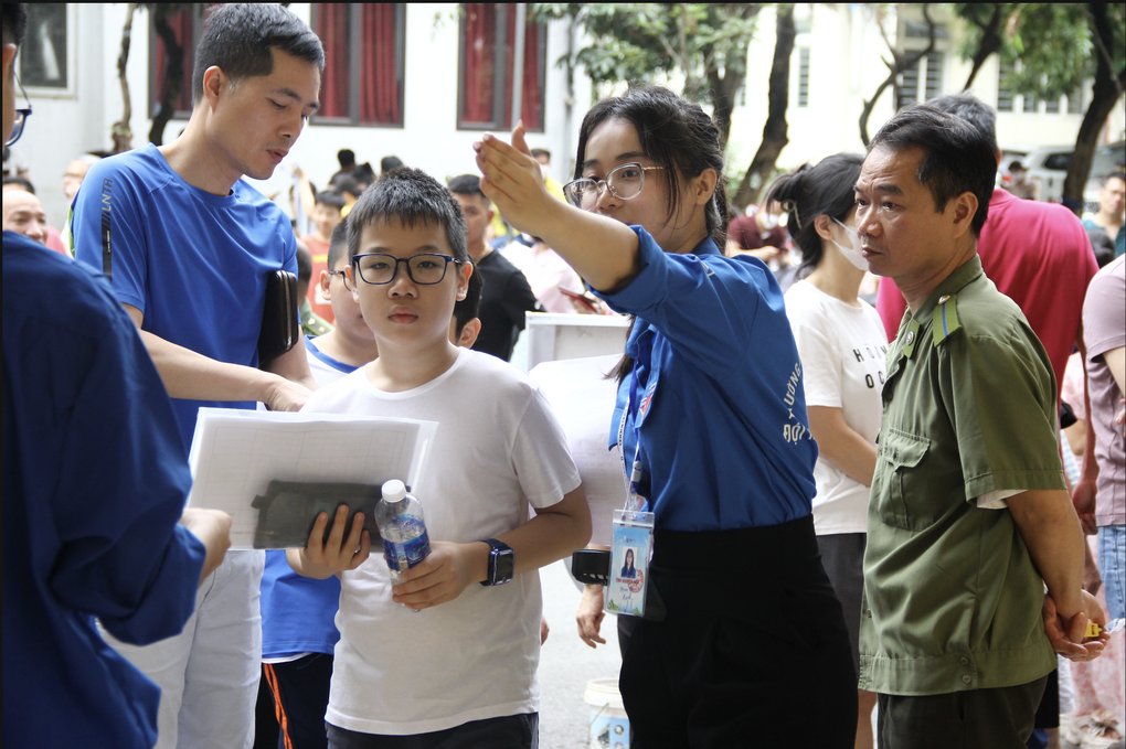 การแข่งขันที่ดุเดือดแบบ 1 ต่อ 16 เพื่อชิงตำแหน่งในโรงเรียน Gifted School ในฮานอย - 1 Cam go 1 chọi 16 tranh suất vào Trường Năng khiếu ở Hà Nội - 1