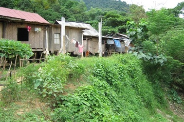 Dự án di dân “trùm mền” do thiếu vốn