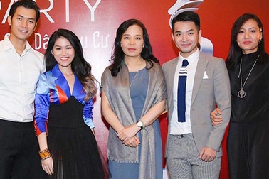 Dàn sao Việt nô nức chúc mừng đạo diễn Hồng Ánh