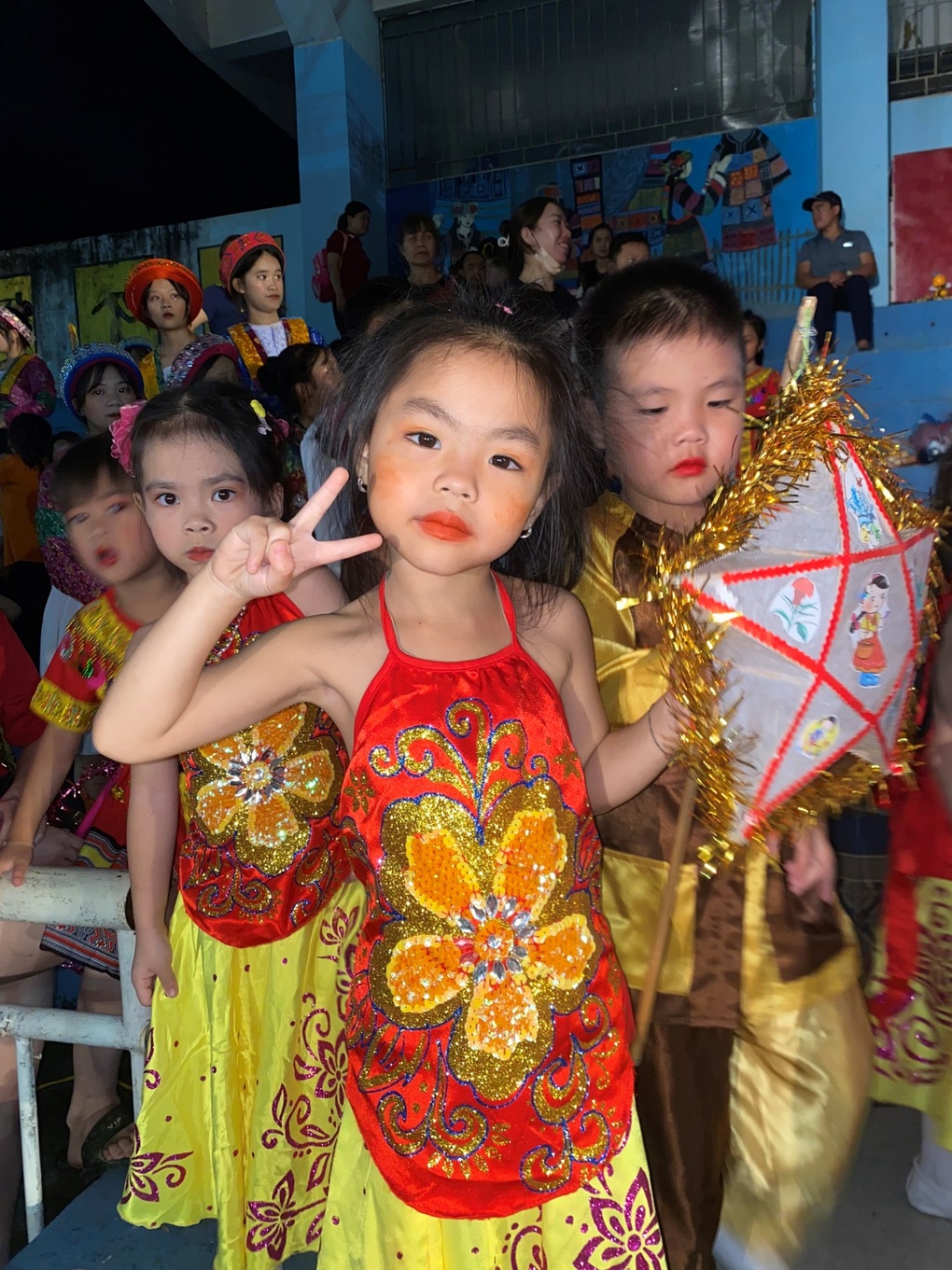 Nụ cười của trẻ em vùng cao Hà Giang vui đón Tết Trung thu - 6 Nụ cười của trẻ em vùng cao Hà Giang vui đón Tết Trung thu - 6