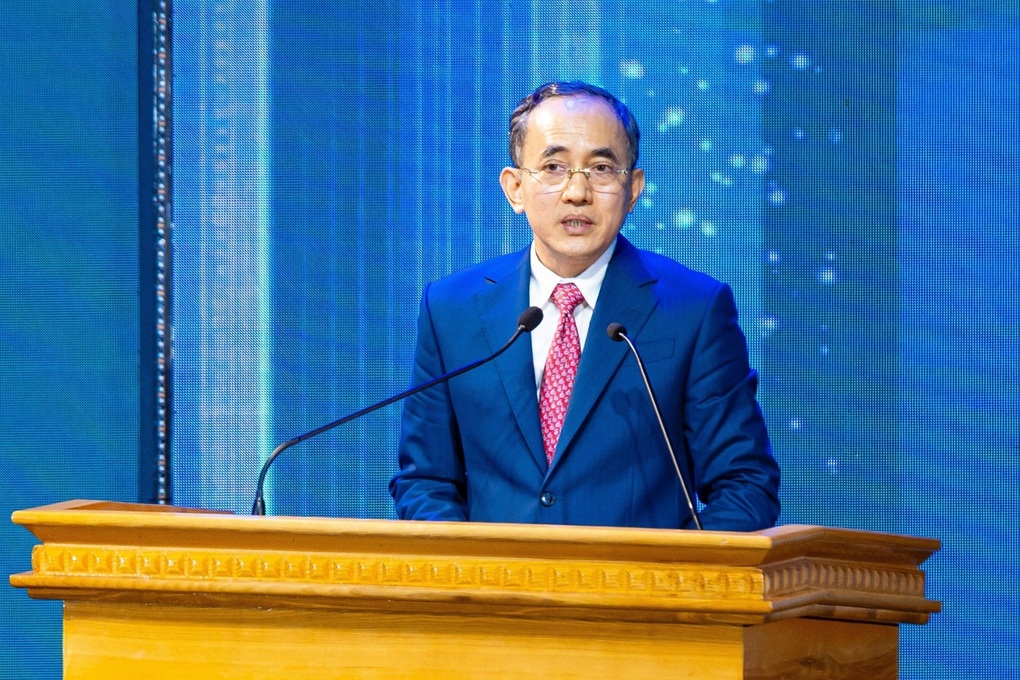 Milliardær med en formue på 9000 milliarder VND oppfyller professorstandardene i 2025 - 1 Tỷ phú sở hữu khối tài sản 9.000 tỷ đồng đạt chuẩn giáo sư 2025 - 1