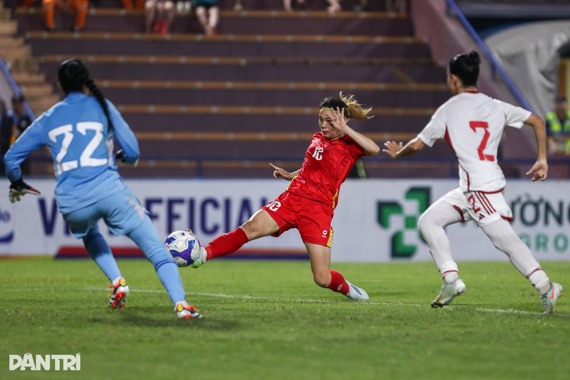 Đội tuyển nữ Việt Nam thắng đậm đối thủ UAE vượt trội về thể hình - 15 Đội tuyển nữ Việt Nam thắng đậm đối thủ UAE vượt trội về thể hình - 15