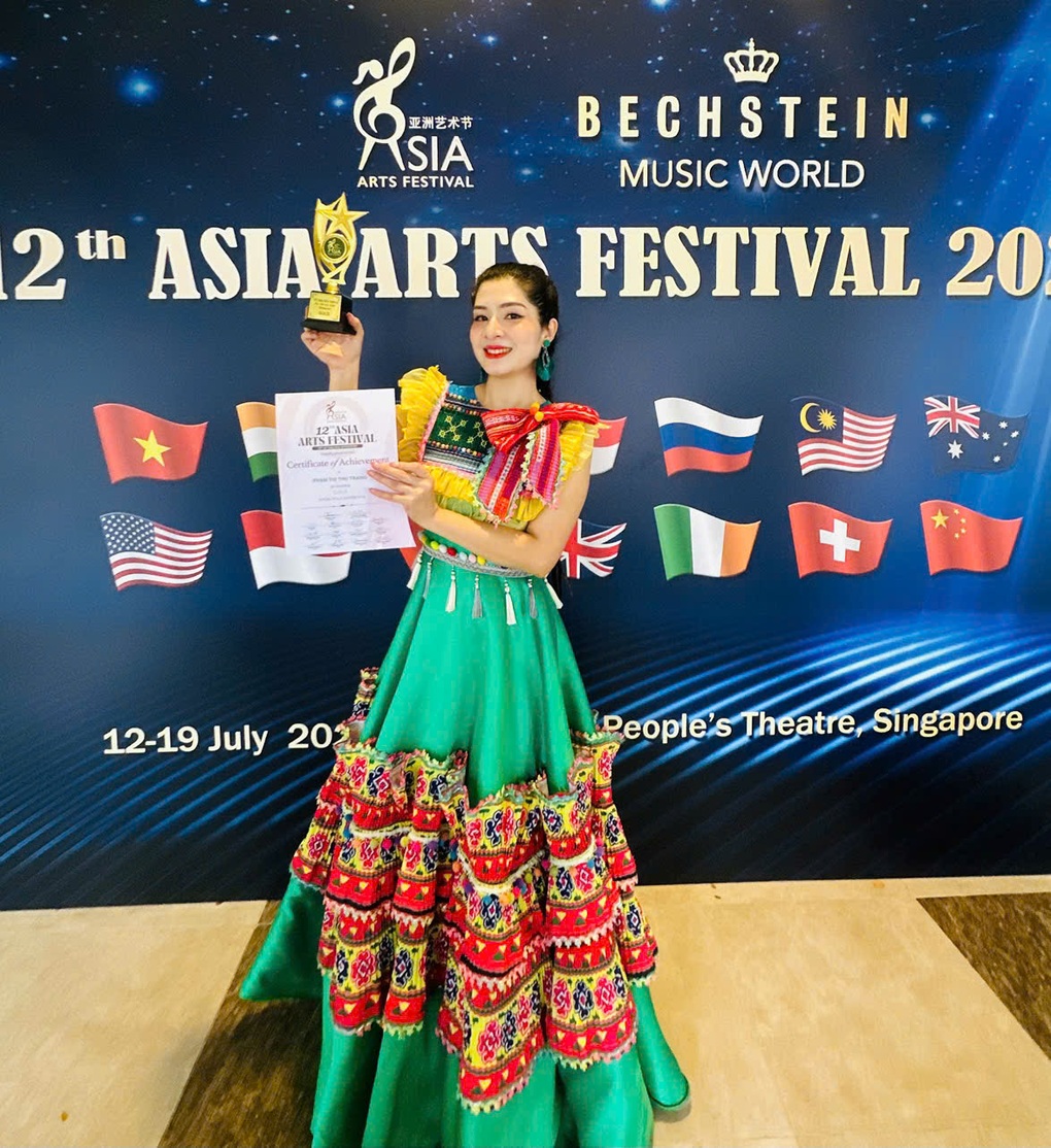 Giảng viên Việt Nam giành cúp vàng Asia Arts Festival 2025 tại Singapore - 1 Giảng viên Việt Nam giành cúp vàng Asia Arts Festival 2025 tại Singapore - 1
