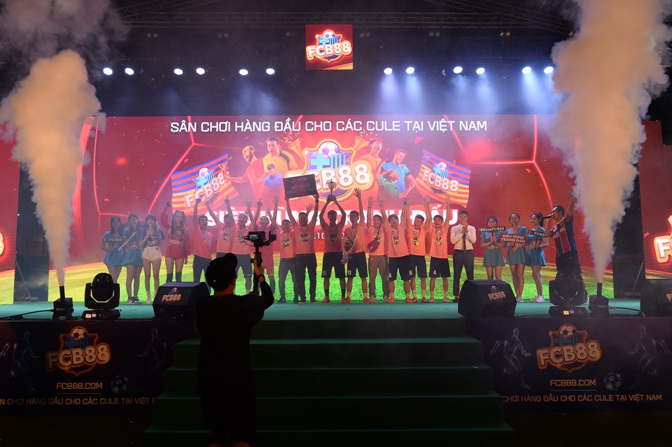 Siêu Hùng Tranh Đấu - Sôi động, cuồng nhiệt tới từng phút giây - 1 Siêu Hùng Tranh Đấu - Sôi động, cuồng nhiệt tới từng phút giây - 1