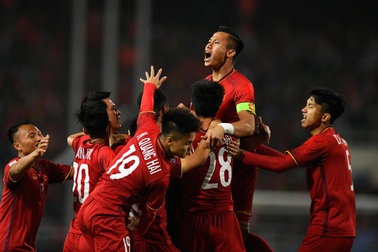 CĐV Malaysia chúc mừng đội tuyển Việt Nam vô địch AFF Cup 2018