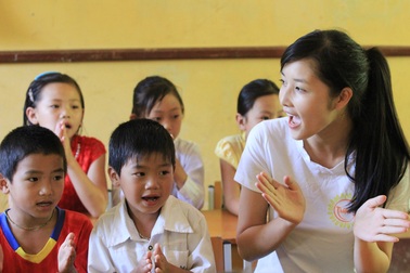 Triệu Thị Hà tặng học sinh nghèo Cao Bằng thư viện sách 