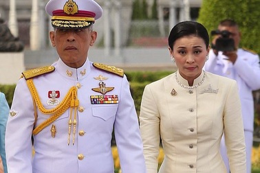 Con đường từ tiếp viên hàng không đến Hoàng hậu Thái Lan