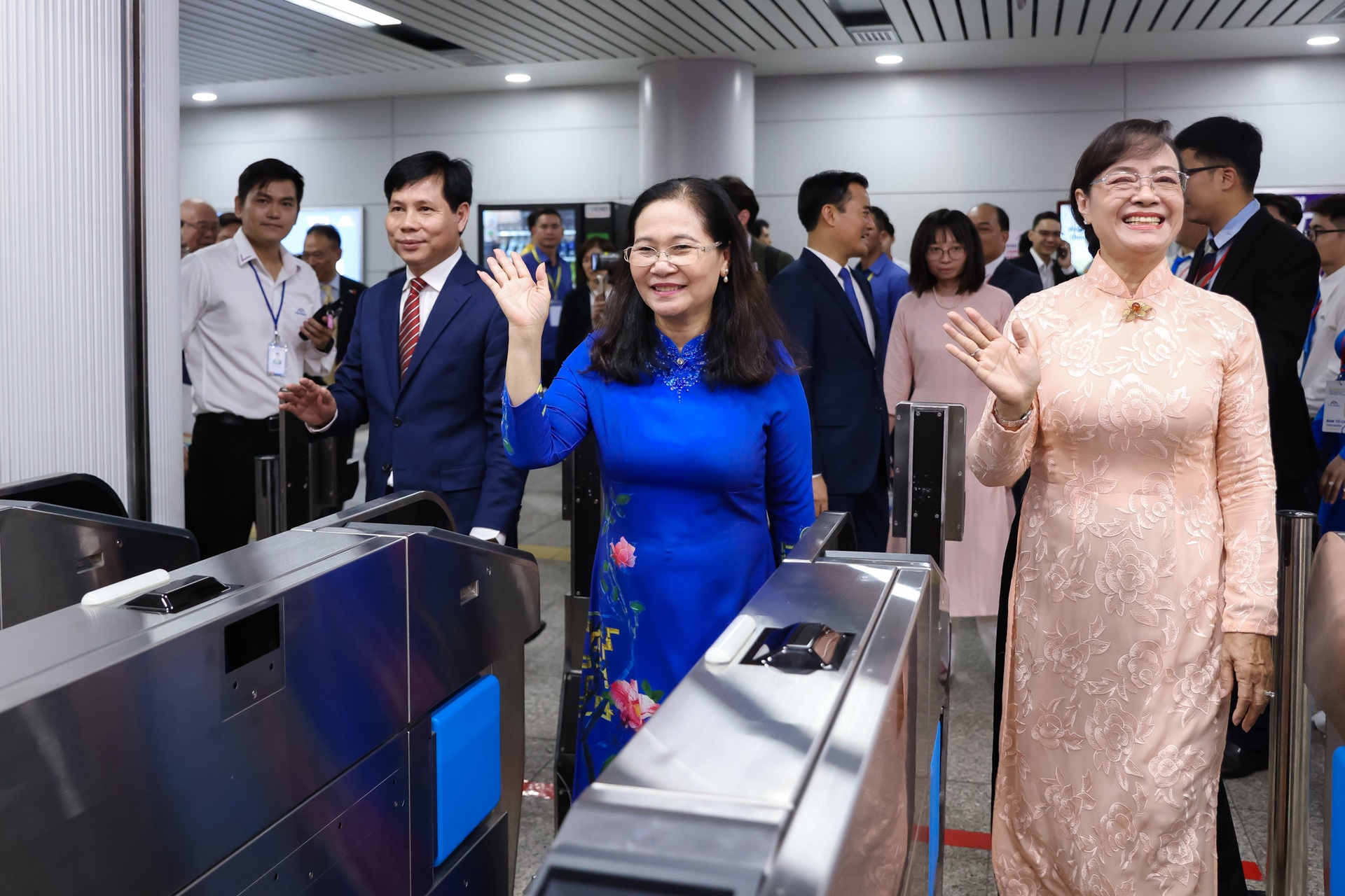 Toàn cảnh lễ khánh thành tuyến metro đầu tiên ở TPHCM - 8 Toàn cảnh lễ khánh thành tuyến metro đầu tiên ở TPHCM - 8