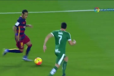 Tranh cãi: Trọng tài bỏ qua lỗi việt vị, Barca có bàn san bằn tỉ số