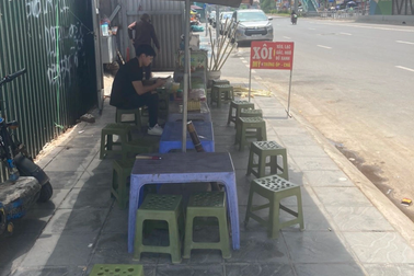 TPHCM thu phí vỉa hè, lề đường: Lấn chiếm vỉa hè được hợp thức hóa?