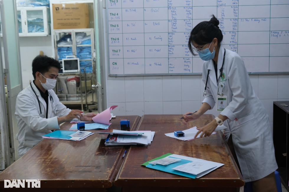 Nhiều bệnh viện ở TPHCM 10 tháng chưa có tiền Nghị quyết 08: Gồng hết nổi - 1 Nhiều bệnh viện ở TPHCM 10 tháng chưa có tiền Nghị quyết 08: Gồng hết nổi - 1