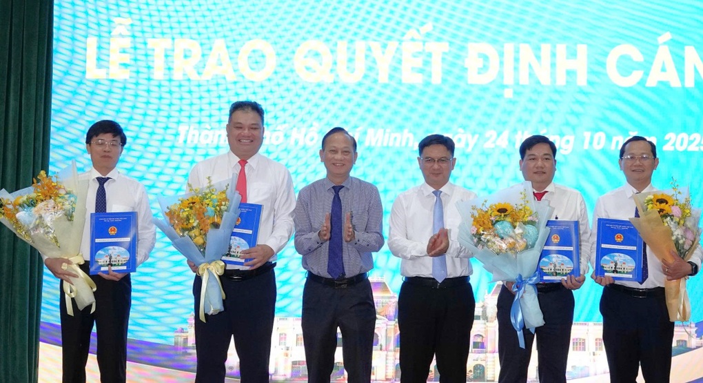 Phường Vũng Tàu và 2 xã của TPHCM có chủ tịch mới - 1 Phường Vũng Tàu và 2 xã của TPHCM có chủ tịch mới - 1