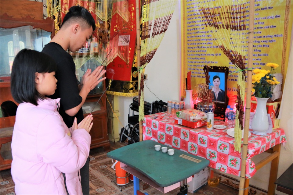 Thương cảnh chàng trai mồ côi không người thân nuôi em gái 10 tuổi - 1 Thương cảnh chàng trai mồ côi không người thân nuôi em gái 10 tuổi - 1