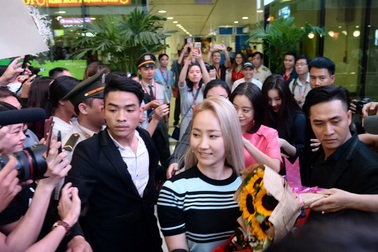 Nhóm Wonder Girls được chào đón cuồng nhiệt khi đến Việt Nam