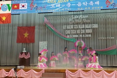 Kiều bào tại Hàn Quốc kỷ niệm 125 năm ngày sinh Bác Hồ