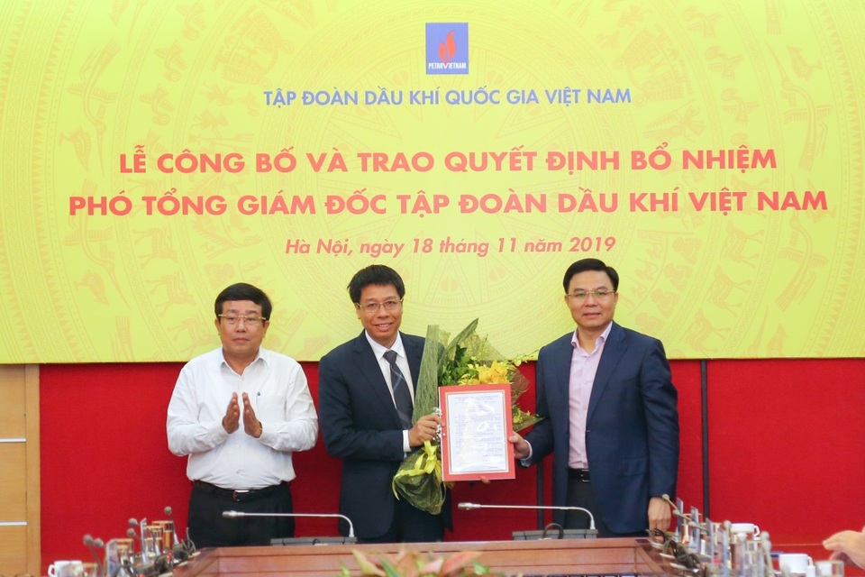 PVN công bố và trao quyết định Phó Tổng giám đốc Tập đoàn - 1 PVN công bố và trao quyết định Phó Tổng giám đốc Tập đoàn - 1