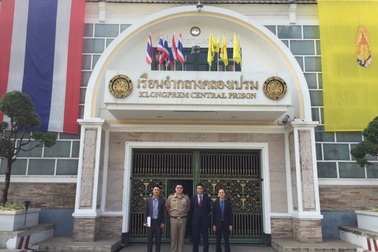 Thăm công dân Việt đang bị giam giữ tại Bangkok