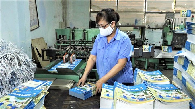 Các nhà xuất bản đang khẩn trương triển khai các công việc để cung ứng kịp thời, đầy đủ sách giáo khoa trước thềm năm học 2022-2023.