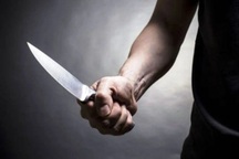 Người phụ nữ bị chồng cũ đâm, bò ra khỏi nhà kêu cứu