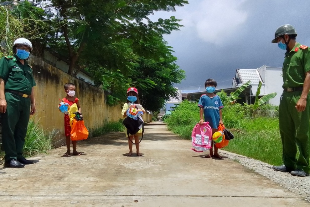 Sóc Trăng: Trao hàng ngàn suất quà Trung thu đến các em thiếu nhi - 1 Sóc Trăng: Trao hàng ngàn suất quà Trung thu đến các em thiếu nhi - 1