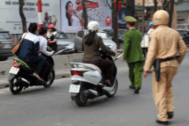 Cái mũ bảo hiểm và cái đầu