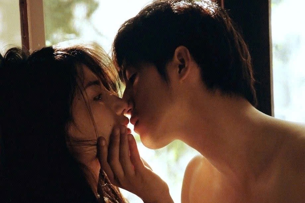 Chồng bác sĩ cưng chiều, tôi vẫn nghiện quẹt Tinder hẹn hò trai trẻ - 1