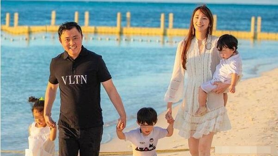 Bạn trai tỷ phú của siêu mẫu Ngô Bội Từ bị tố quỵt nợ 13 triệu USD - 2 Bạn trai tỷ phú của siêu mẫu Ngô Bội Từ bị tố quỵt nợ 13 triệu USD - 2
