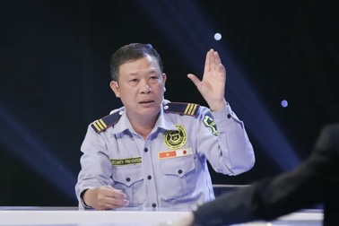 Người bảo vệ nhặt được 6,3kg vàng "bỏ quên" khiến tiến sĩ Lê Thẩm Dương thán phục