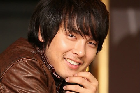 Thưởng thức giọng hát của Park Yong Ha