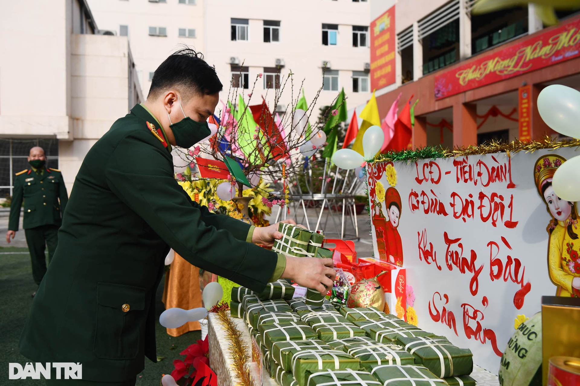 Các chiến sĩ Lữ đoàn Cận vệ trổ tài gói bánh chưng đón Tết - 12 Các chiến sĩ Lữ đoàn Cận vệ trổ tài gói bánh chưng đón Tết - 12