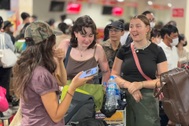 Khách bay Tân Sơn Nhất xếp hàng gần 1 giờ để ký gửi hành lý