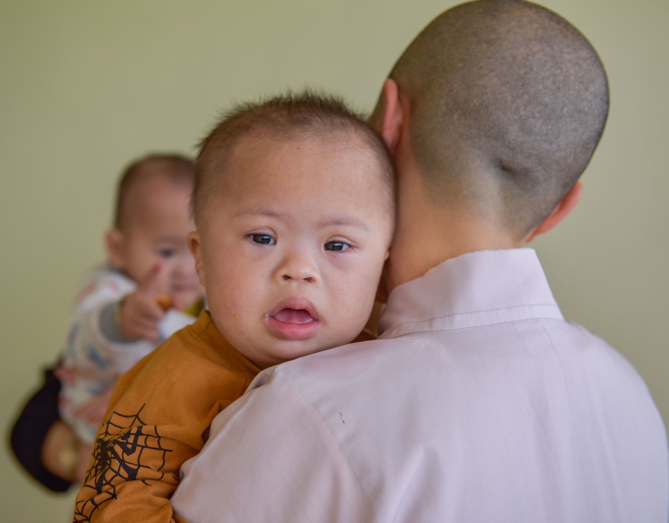 Chuyện về sư thầy Thích Đàm Ngoan và 18 đứa trẻ mồ côi - 4 Chuyện về sư thầy Thích Đàm Ngoan và 18 đứa trẻ mồ côi - 4