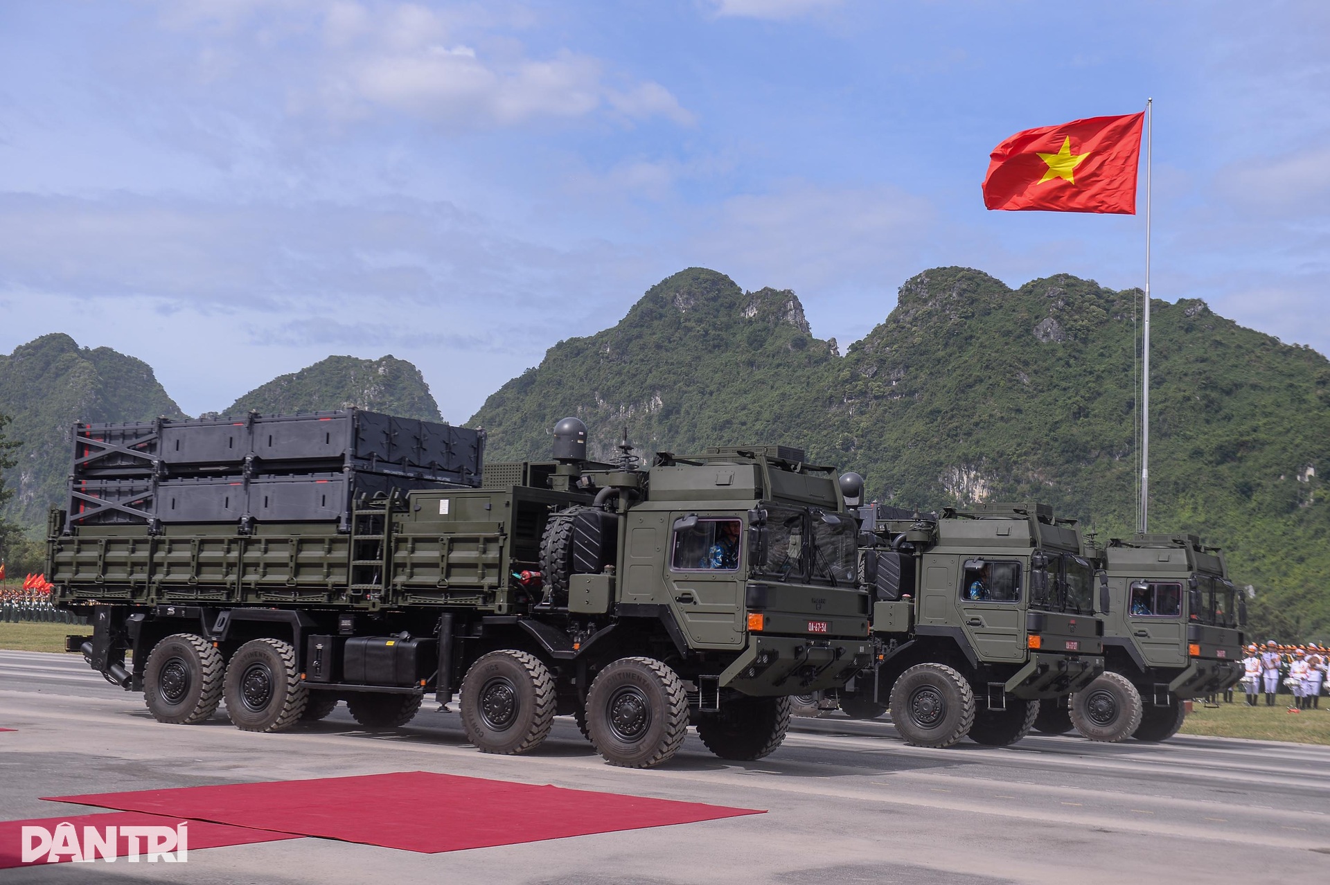 Tên lửa, UAV, xe bọc thép made in Việt Nam hợp luyện diễu binh - 14 Tên lửa, UAV, xe bọc thép made in Việt Nam hợp luyện diễu binh - 14