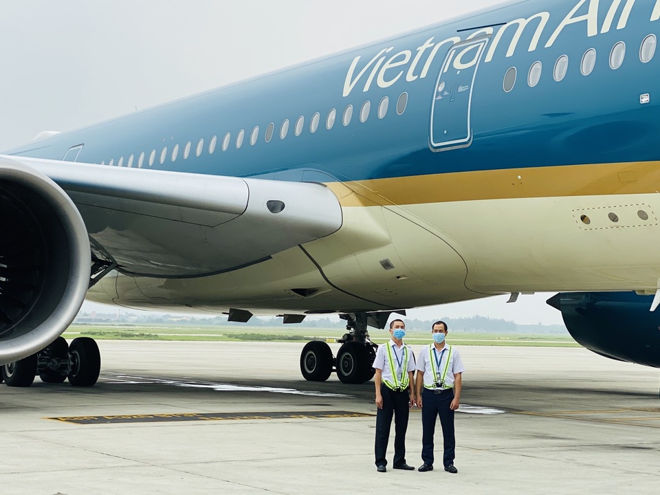 “Bảo hộ đặc chủng” trên máy bay đi Guinea Xích đạo “giải cứu” người Việt - 9 “Bảo hộ đặc chủng” trên máy bay đi Guinea Xích đạo “giải cứu” người Việt - 9