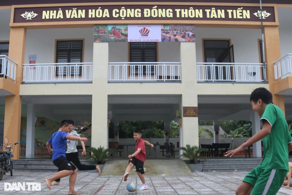 20 tỷ đồng Thủy Tiên ủng hộ làm nhà cộng đồng tránh lũ được dùng thế nào? - 11 20 tỷ đồng Thủy Tiên ủng hộ làm nhà cộng đồng tránh lũ được dùng thế nào? - 11