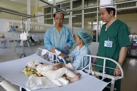 Chia sẻ nỗi đau với các bệnh nhân nghèo ngày Tết