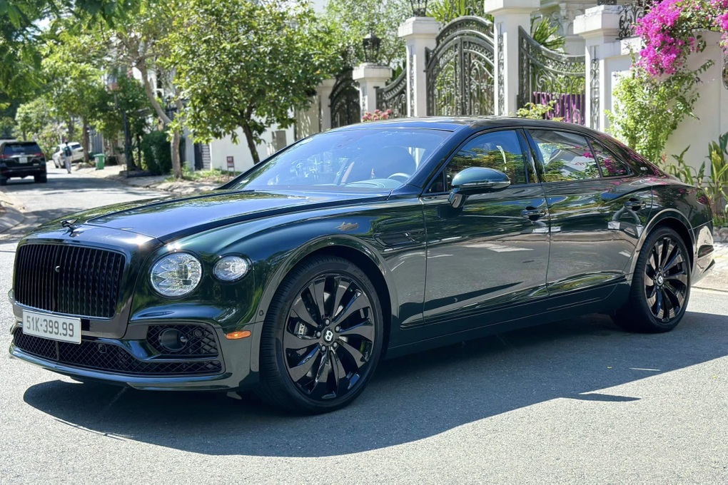 Minh Nhựa bán Bentley Flying Spurt biển tứ quý 9, lỗ khoảng 3 tỷ đồng - 1 Minh Nhựa bán Bentley Flying Spurt biển tứ quý 9, lỗ khoảng 3 tỷ đồng - 1